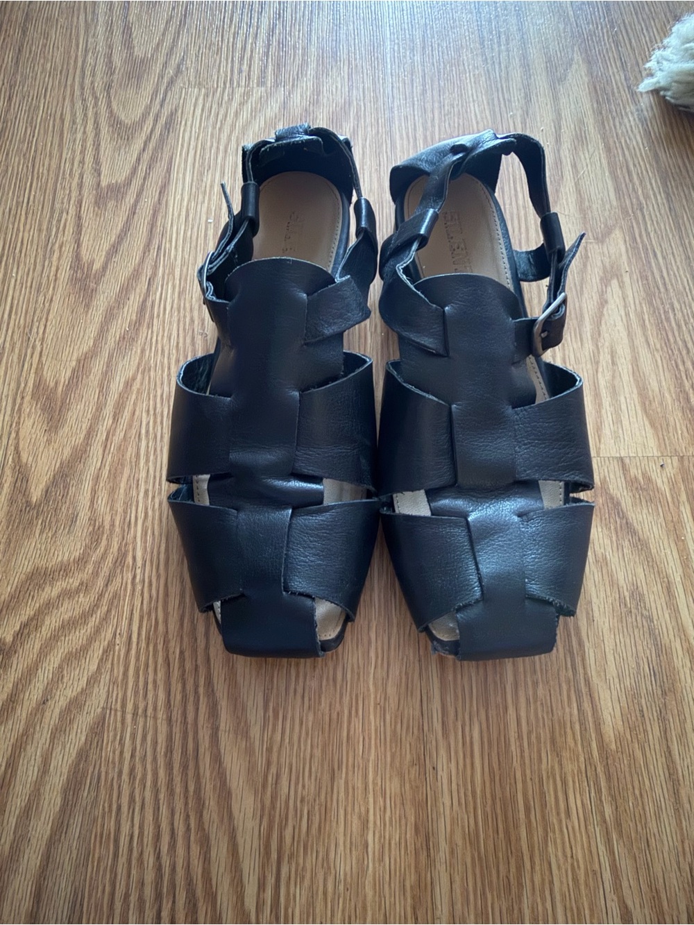 Silent D Oggy Fisherman Sandals